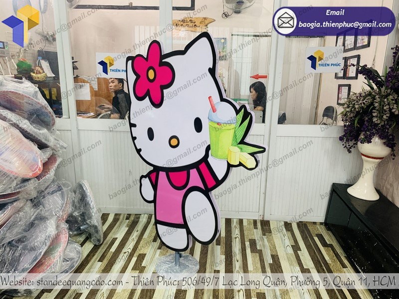 standee-hello-kitty-mo-hinh-uy-tin